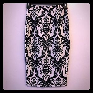 Body hugging pencil skirt